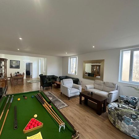 North London A Spacious 7 Bedroom House Accommodating Up To 18 People Complete With Own Gym And Table Tennis מראה חיצוני תמונה