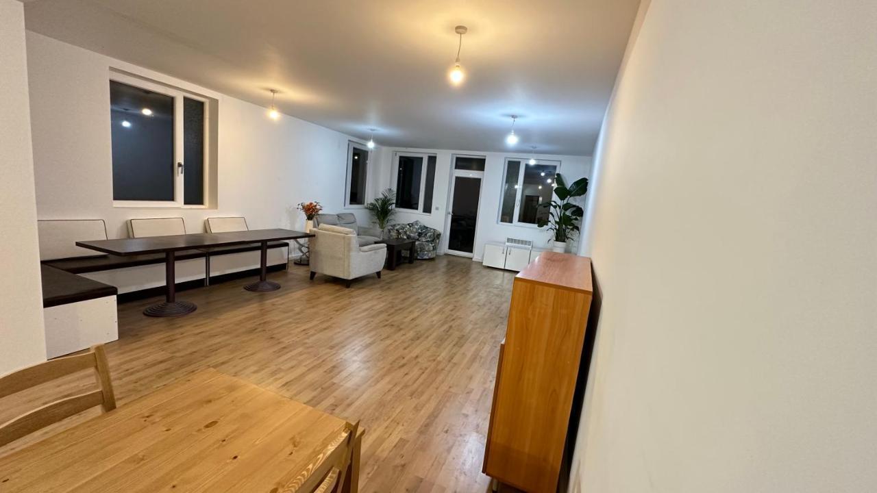 North London A Spacious 7 Bedroom House Accommodating Up To 18 People Complete With Own Gym And Table Tennis מראה חיצוני תמונה
