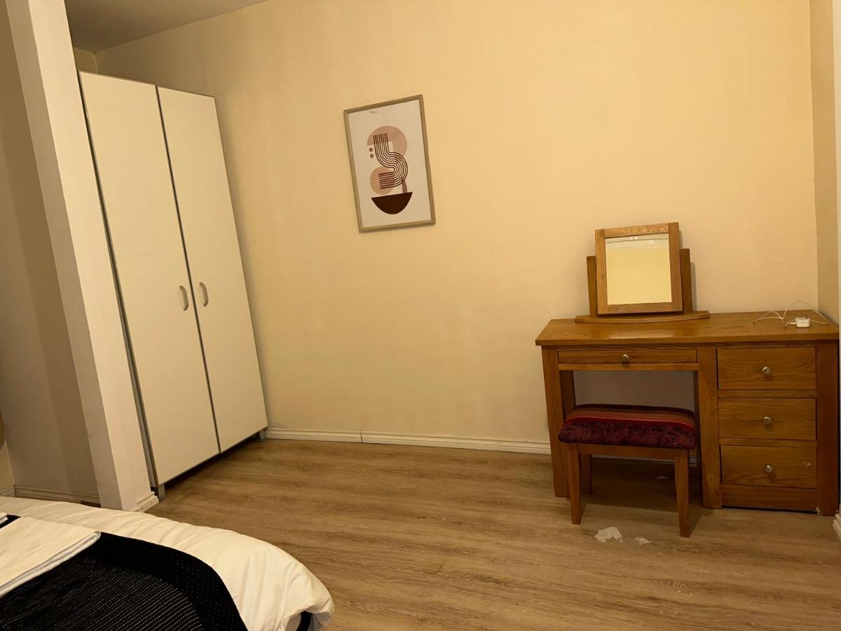 North London A Spacious 7 Bedroom House Accommodating Up To 18 People Complete With Own Gym And Table Tennis מראה חיצוני תמונה