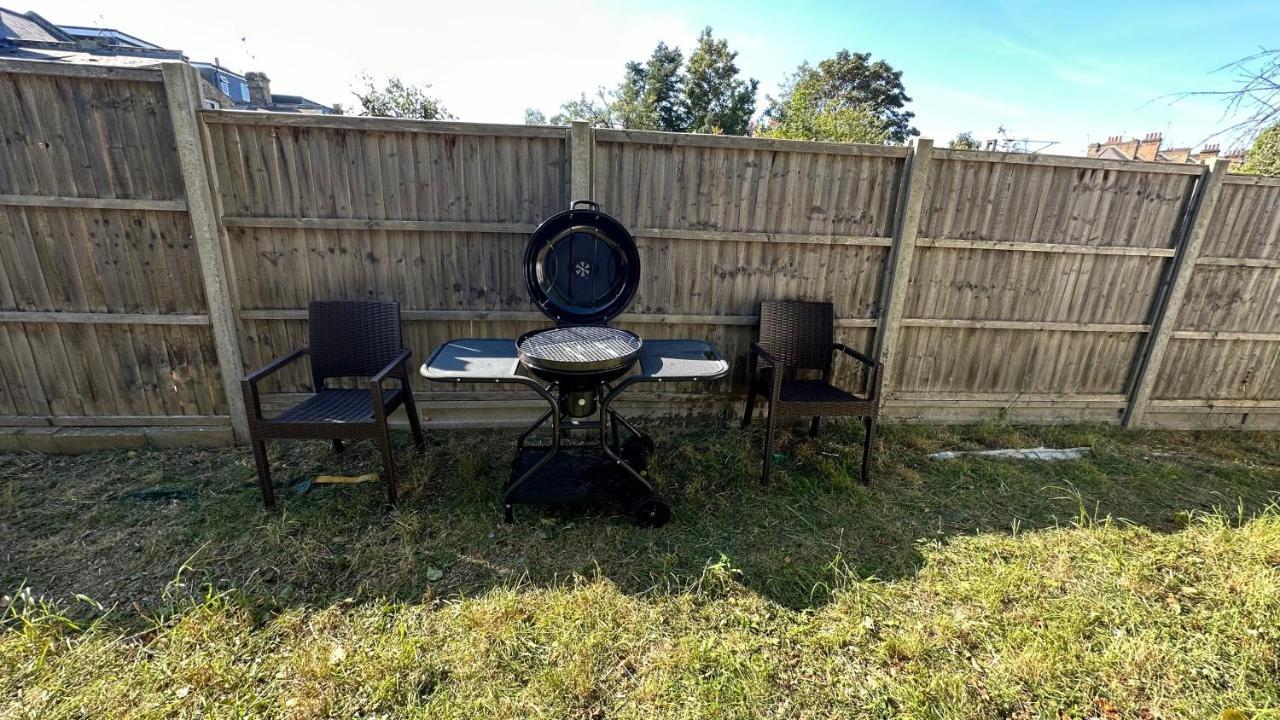 North London A Spacious 7 Bedroom House Accommodating Up To 18 People Complete With Own Gym And Table Tennis מראה חיצוני תמונה