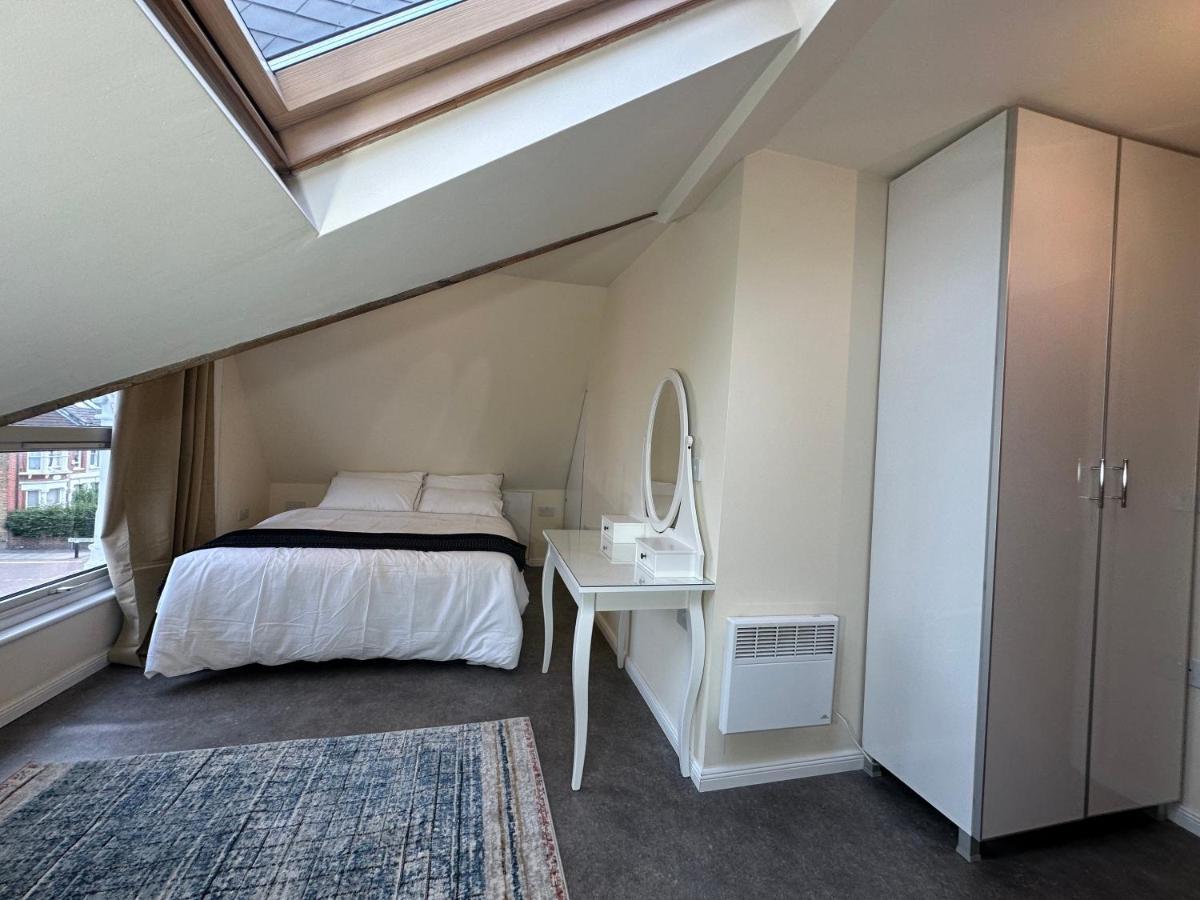 North London A Spacious 7 Bedroom House Accommodating Up To 18 People Complete With Own Gym And Table Tennis מראה חיצוני תמונה