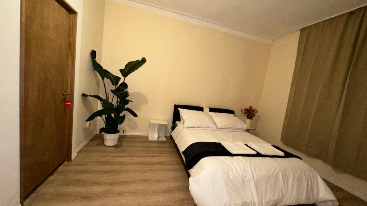 North London A Spacious 7 Bedroom House Accommodating Up To 18 People Complete With Own Gym And Table Tennis מראה חיצוני תמונה