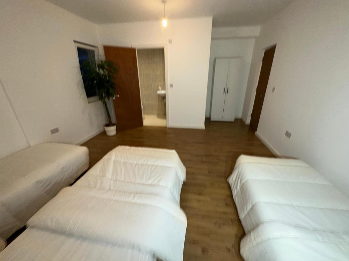North London A Spacious 7 Bedroom House Accommodating Up To 18 People Complete With Own Gym And Table Tennis מראה חיצוני תמונה
