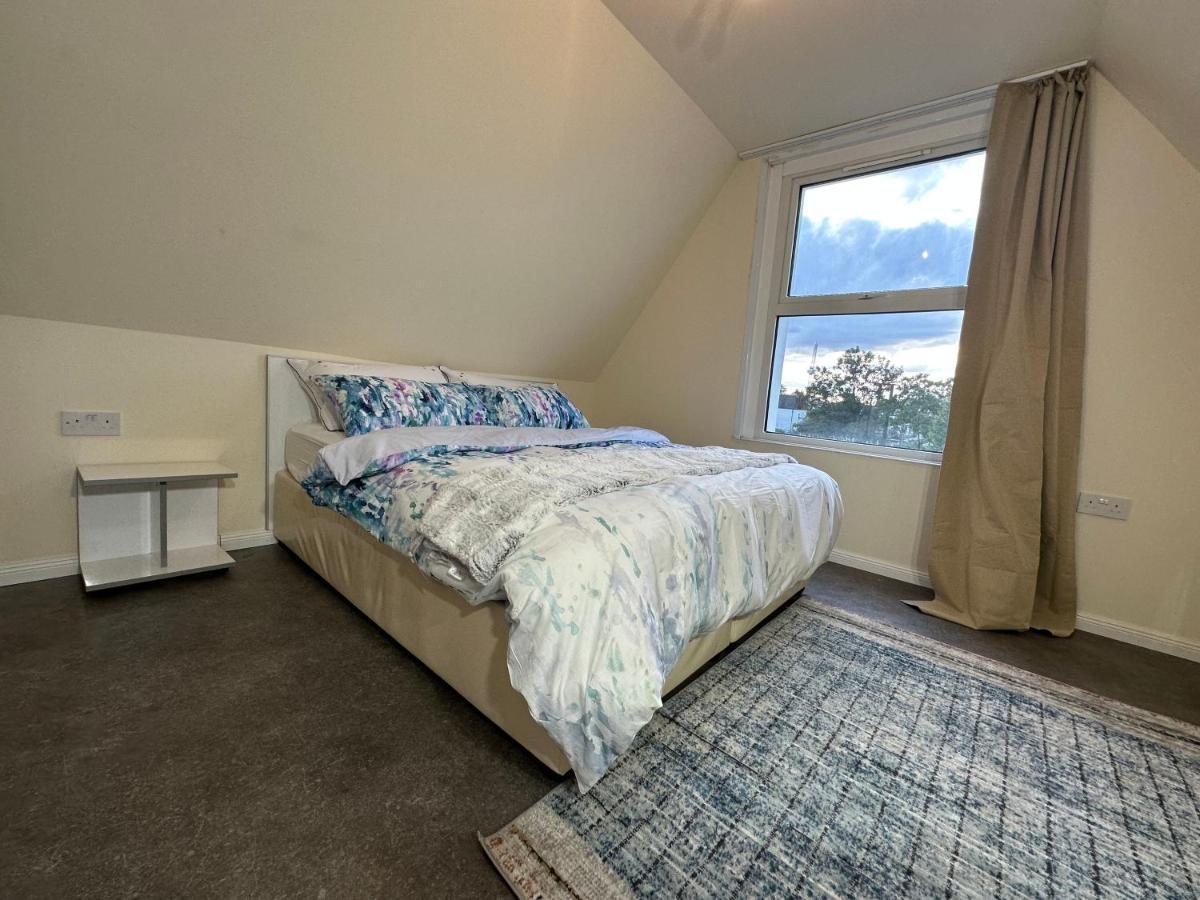 North London A Spacious 7 Bedroom House Accommodating Up To 18 People Complete With Own Gym And Table Tennis מראה חיצוני תמונה