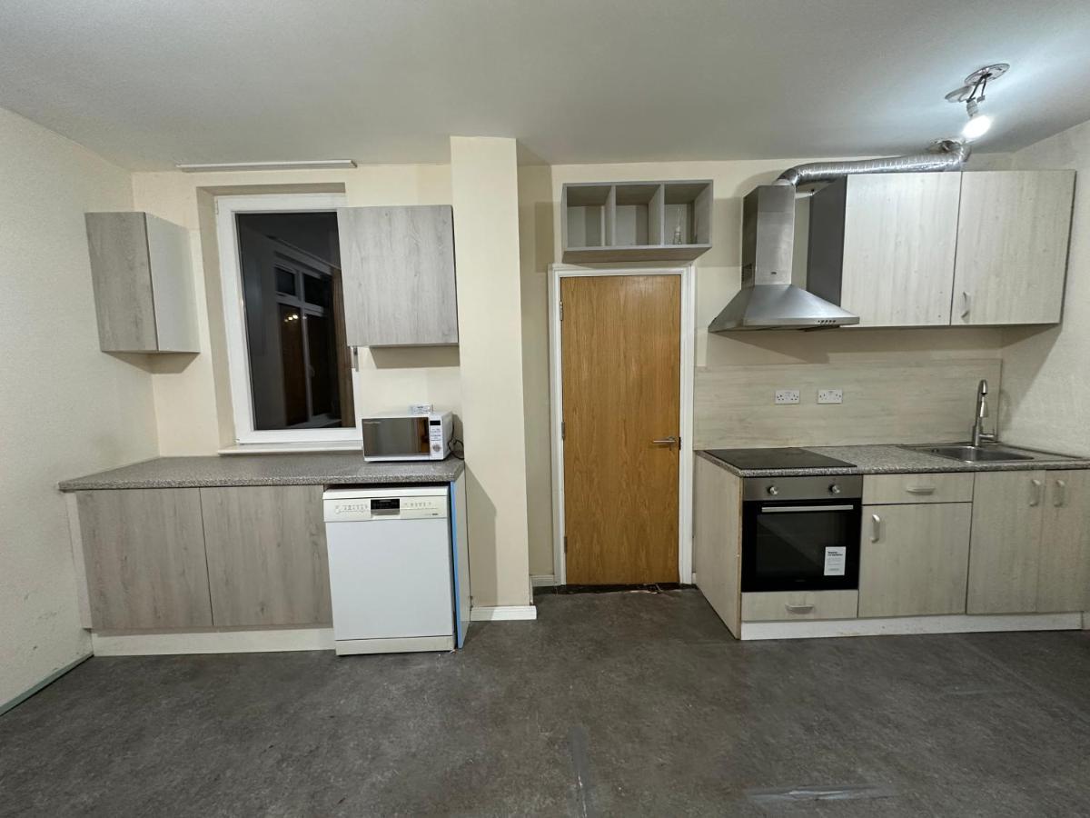 North London A Spacious 7 Bedroom House Accommodating Up To 18 People Complete With Own Gym And Table Tennis מראה חיצוני תמונה