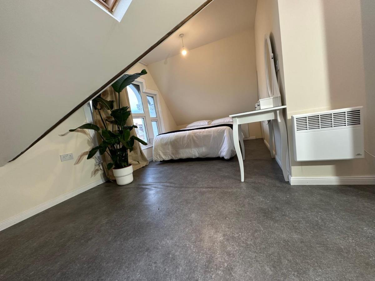 North London A Spacious 7 Bedroom House Accommodating Up To 18 People Complete With Own Gym And Table Tennis מראה חיצוני תמונה