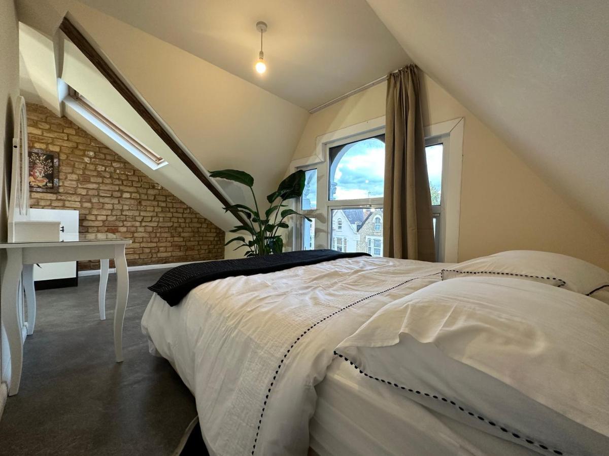 North London A Spacious 7 Bedroom House Accommodating Up To 18 People Complete With Own Gym And Table Tennis מראה חיצוני תמונה