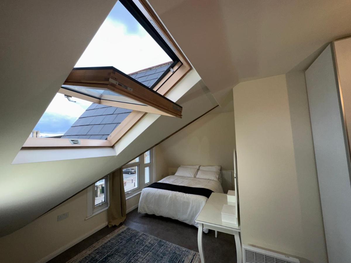 North London A Spacious 7 Bedroom House Accommodating Up To 18 People Complete With Own Gym And Table Tennis מראה חיצוני תמונה
