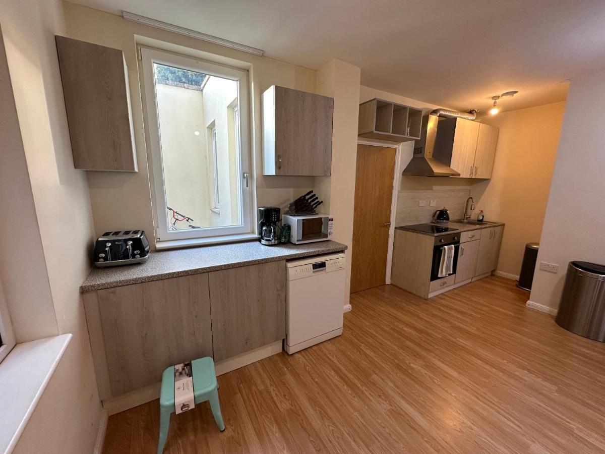 North London A Spacious 7 Bedroom House Accommodating Up To 18 People Complete With Own Gym And Table Tennis מראה חיצוני תמונה