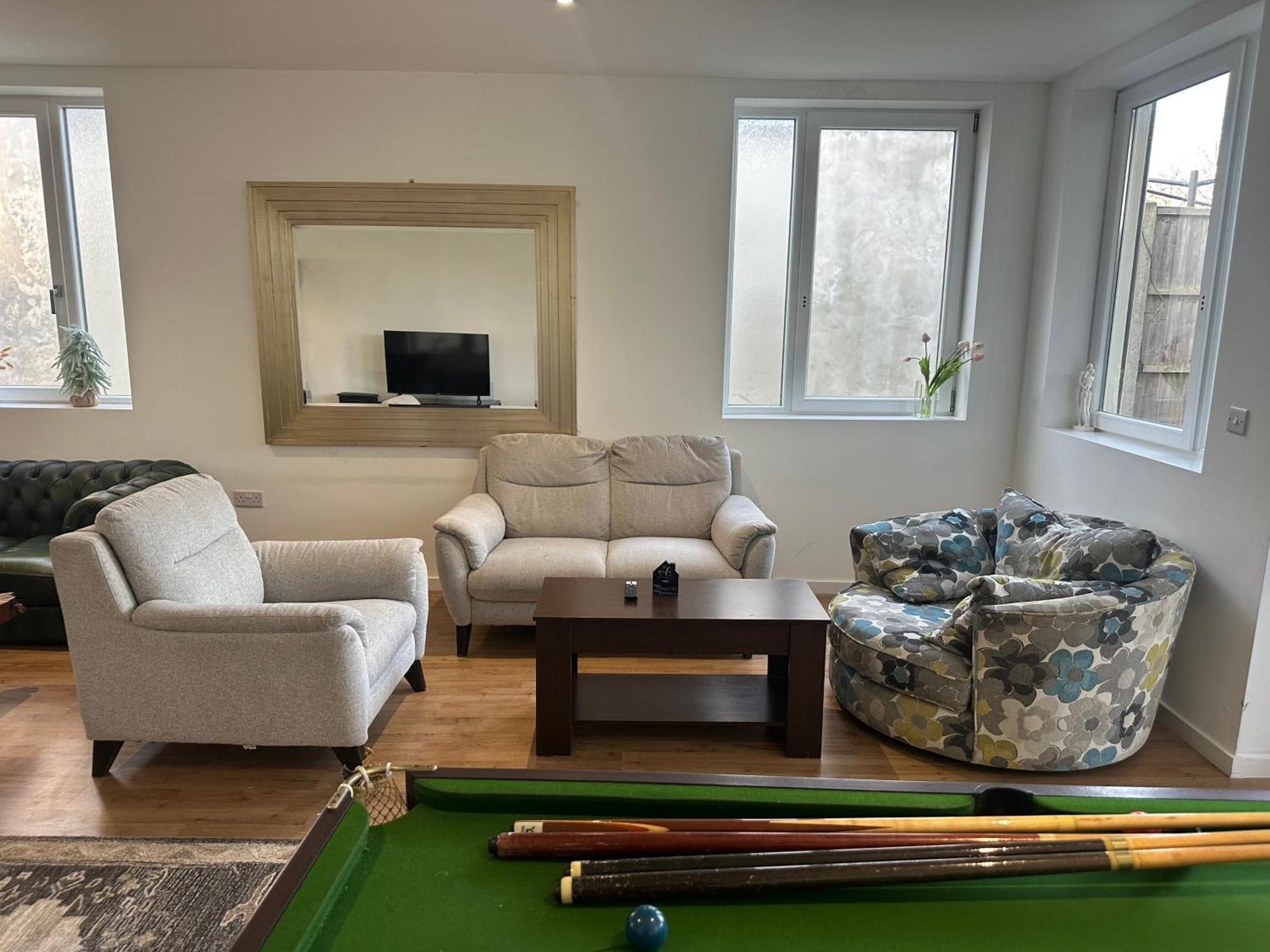 North London A Spacious 7 Bedroom House Accommodating Up To 18 People Complete With Own Gym And Table Tennis מראה חיצוני תמונה
